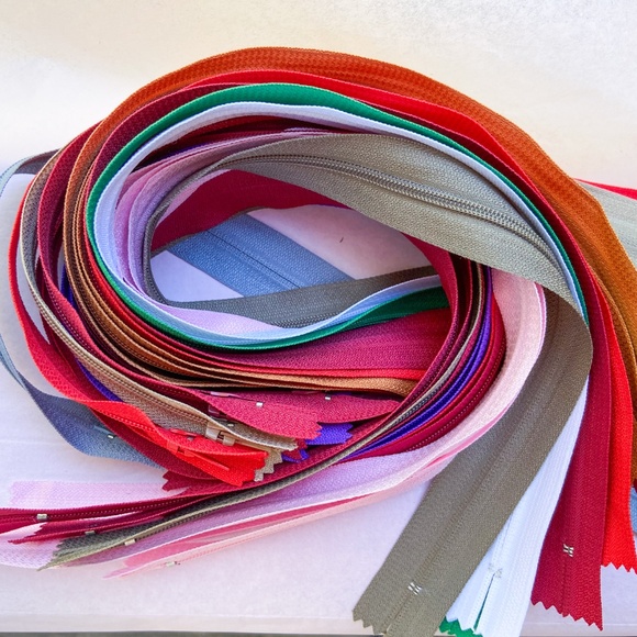 23 Zippers Bundle of Plastic Sewing Zippers for Projects. Various Sizes/Colors - Picture 2 of 11